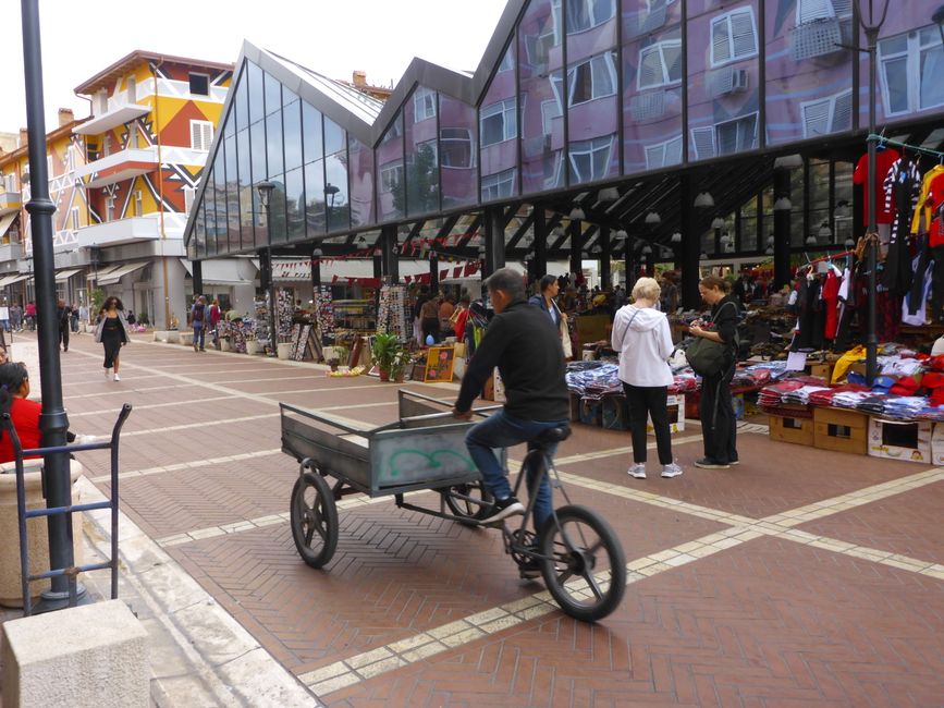 Die neue Markthalle: alles für die Touristen 