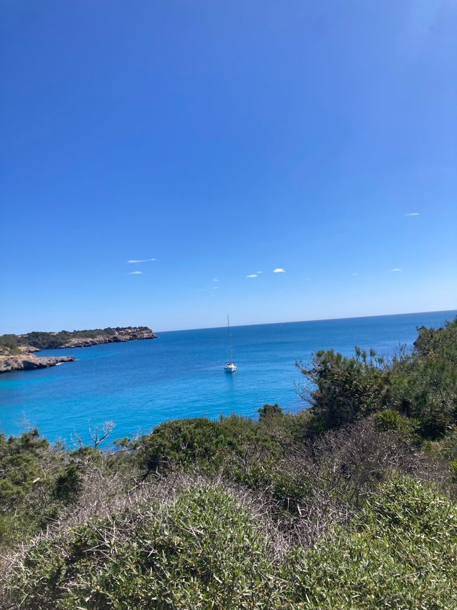 Cala Mondrago-es wird angebadet