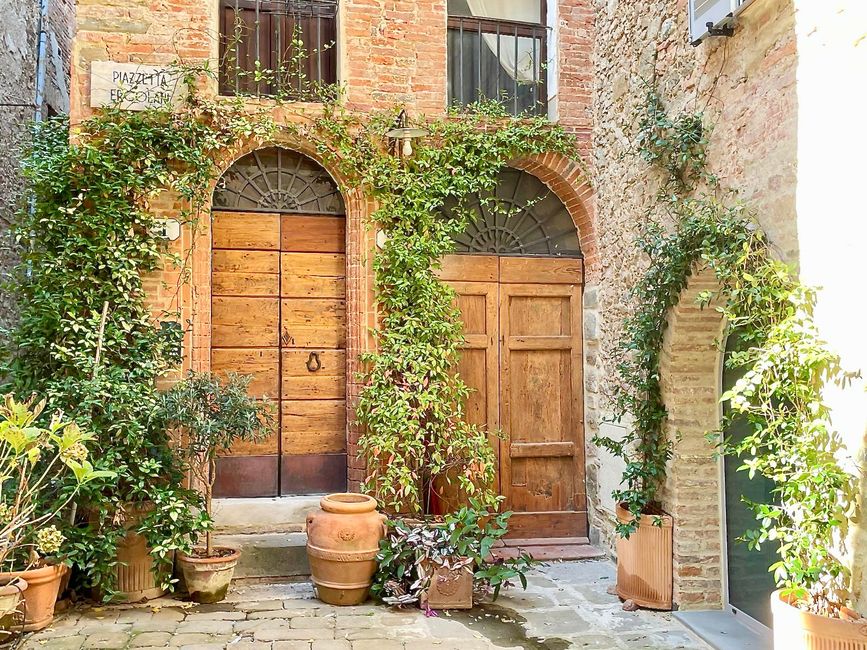 Aber auch das ist Sinalunga: herrschaftliche Häusertüren.