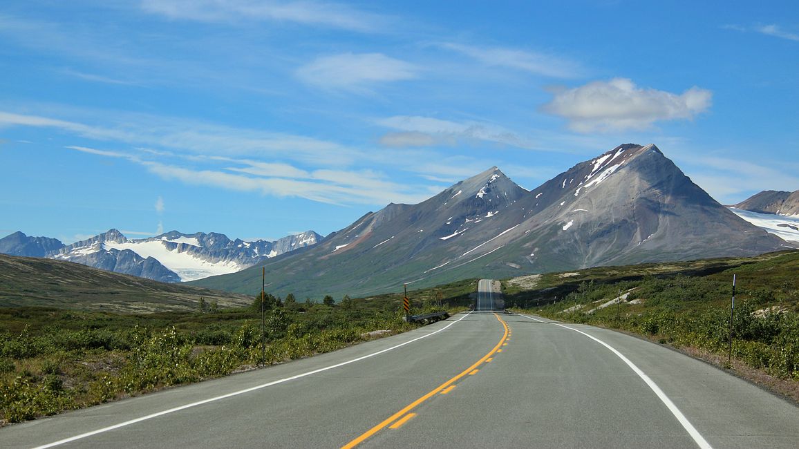 Tag 27: Bärenshow & fantastische Bergwelten - zurück nach Yukon/Kanada