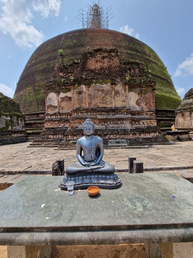 Polonnaruwa - 1000 años de historia y algo aprendido.