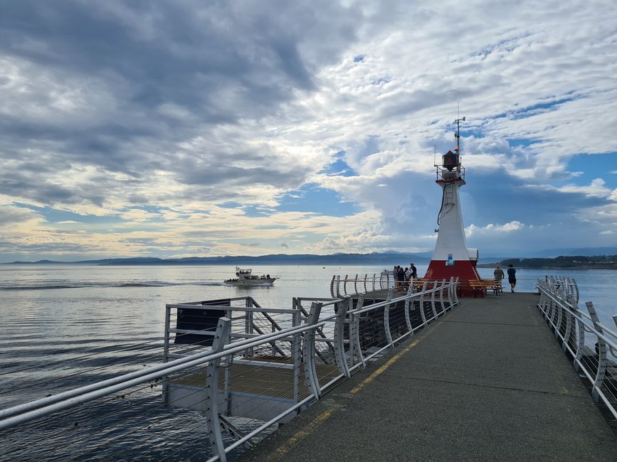 Breakwater Lighthouse - ganz links die Küste der USA