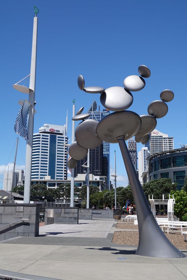 Rivage du port et skyline d'Auckland ....