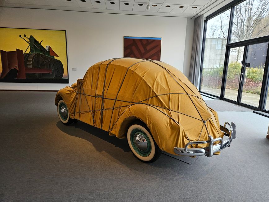 "Verpackter Käfer" von von Christo und Jeanne-Claude 