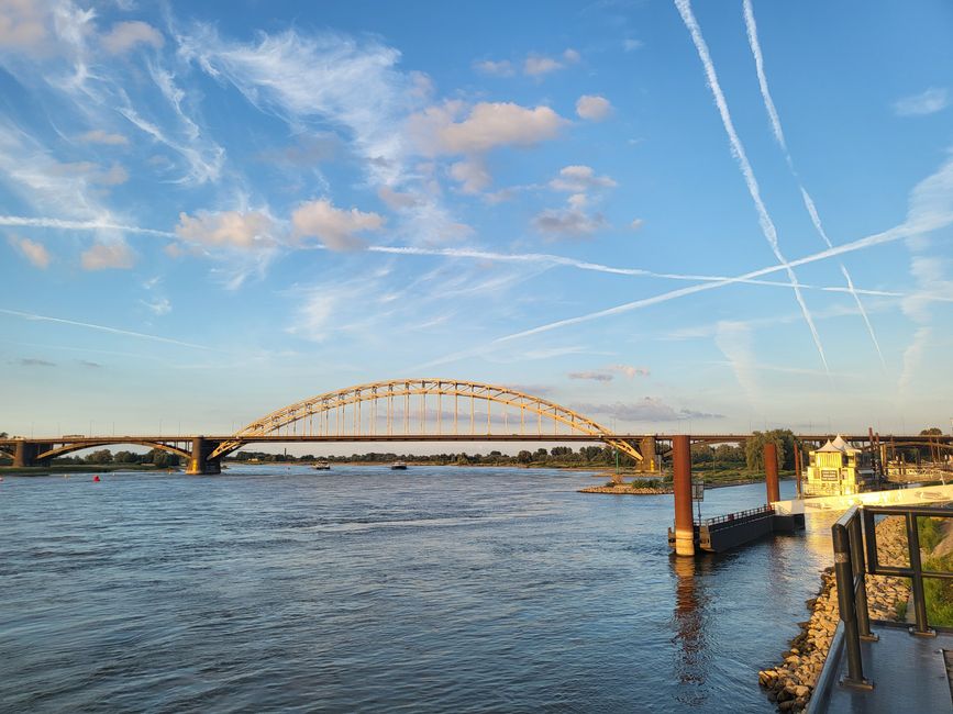 Nijmegen: Vista del puente de la N325