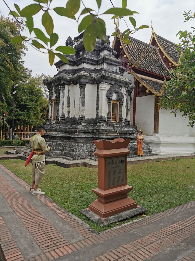 Eingang zum Wat Phra Sing ...