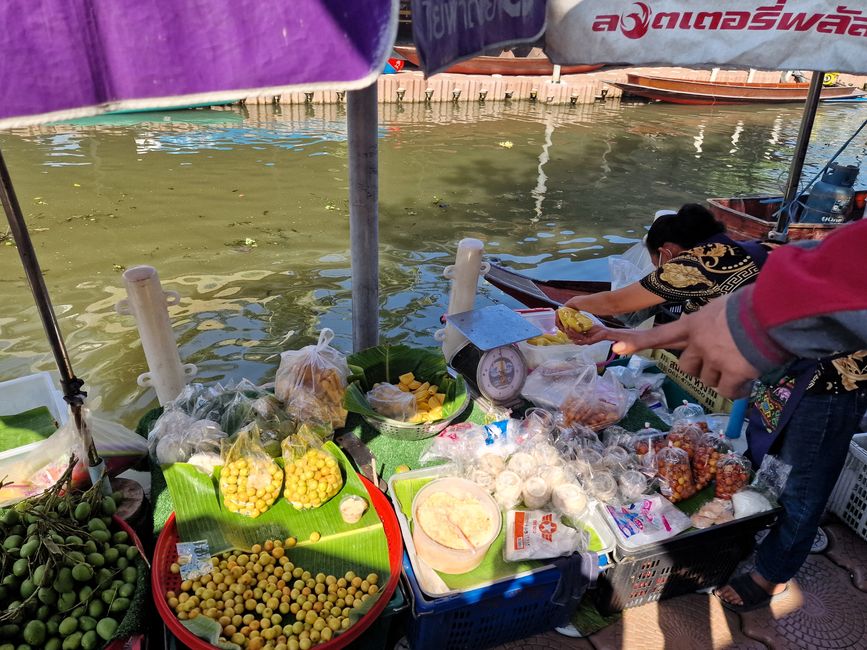 Mercado flotante local Takha