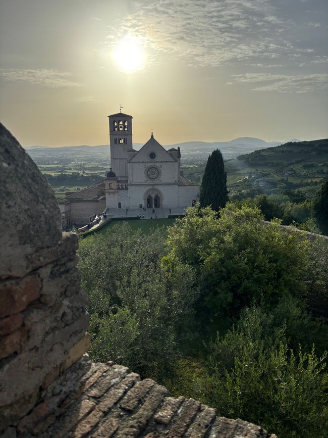Pace e bene: passo per passo von Assisi in Richtung Poggio bustone