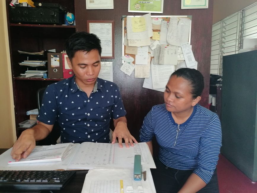 Keno shows Aiza the Philippine accounting