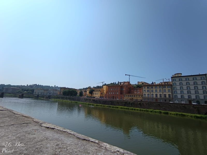 Fluss Arno mit der Ponte Vecchio