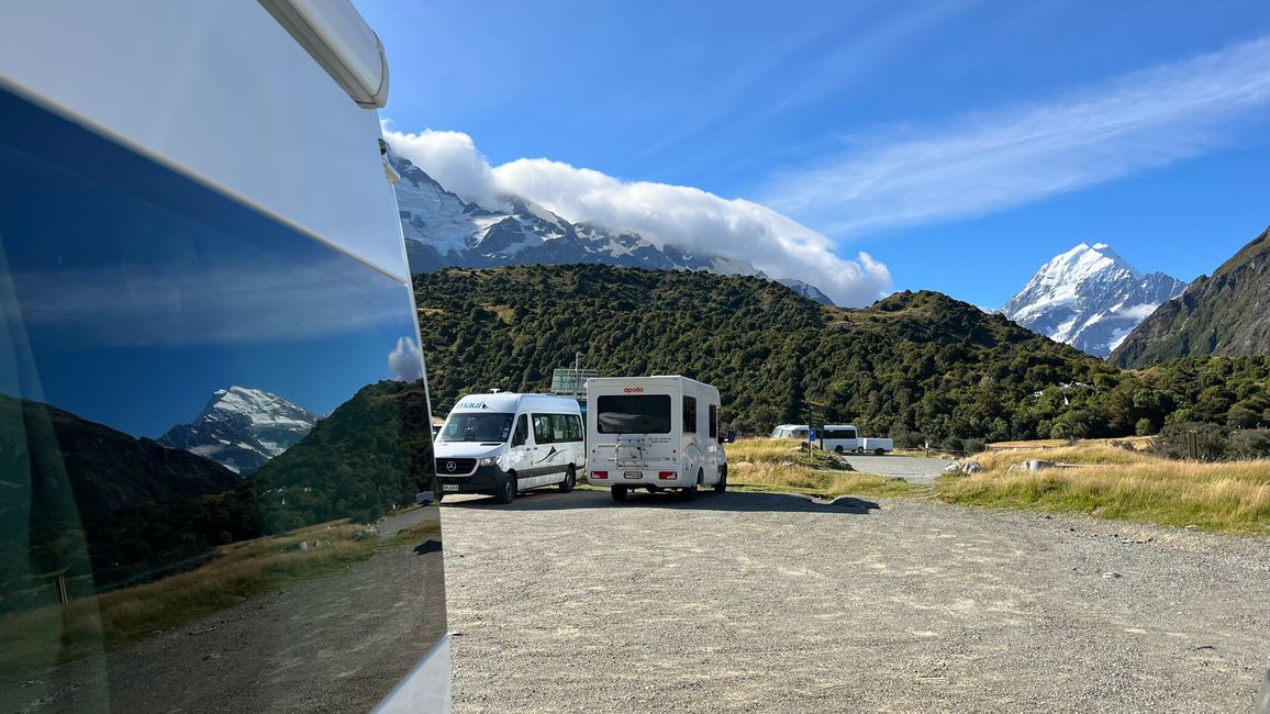 Parking right at Mount Cook / Aoraki