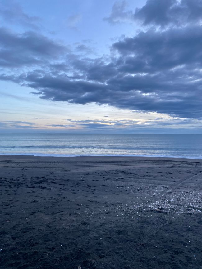 Black Beach - Sonnenuntergang vom Campingplatz