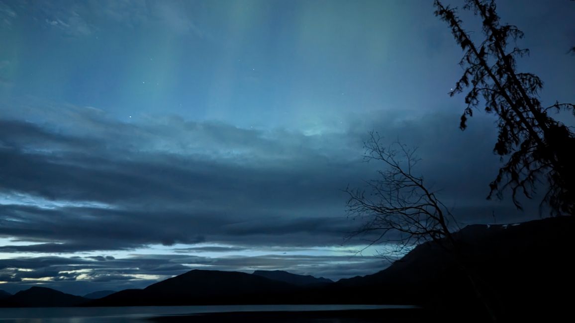 Polarlichter um Mitternacht - schwach erkennbar