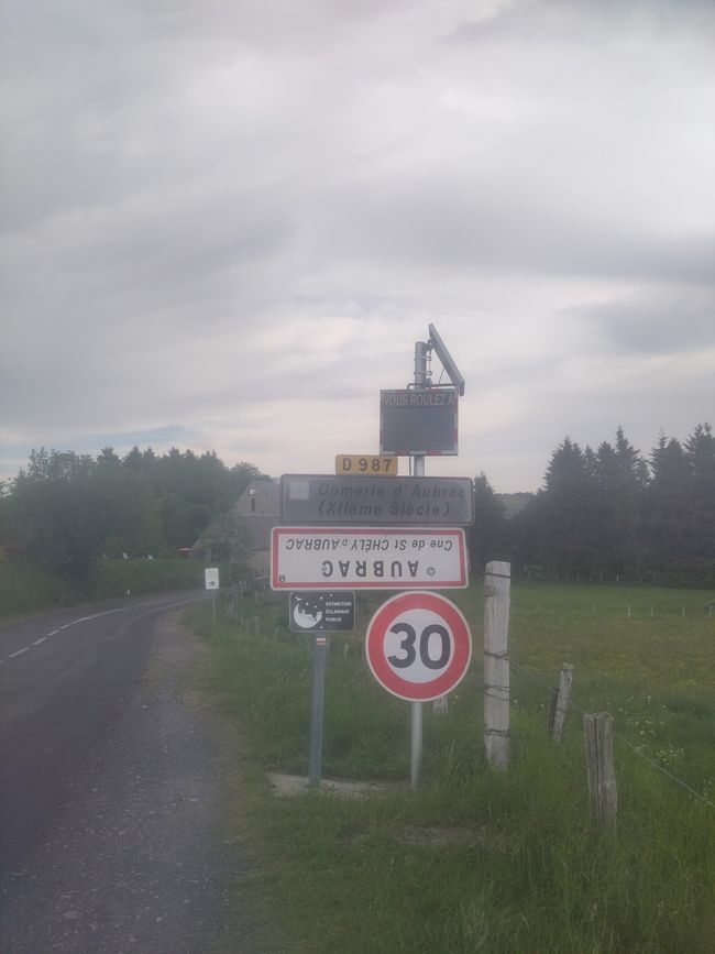 sur le plateau d'Aubrac, à Le Puy-en-Velay et jusqu'au Rhône...