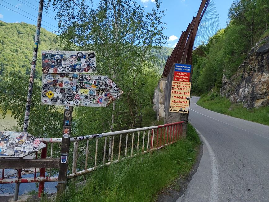 Irgendwo da ist die Transalpina ausgeschildert