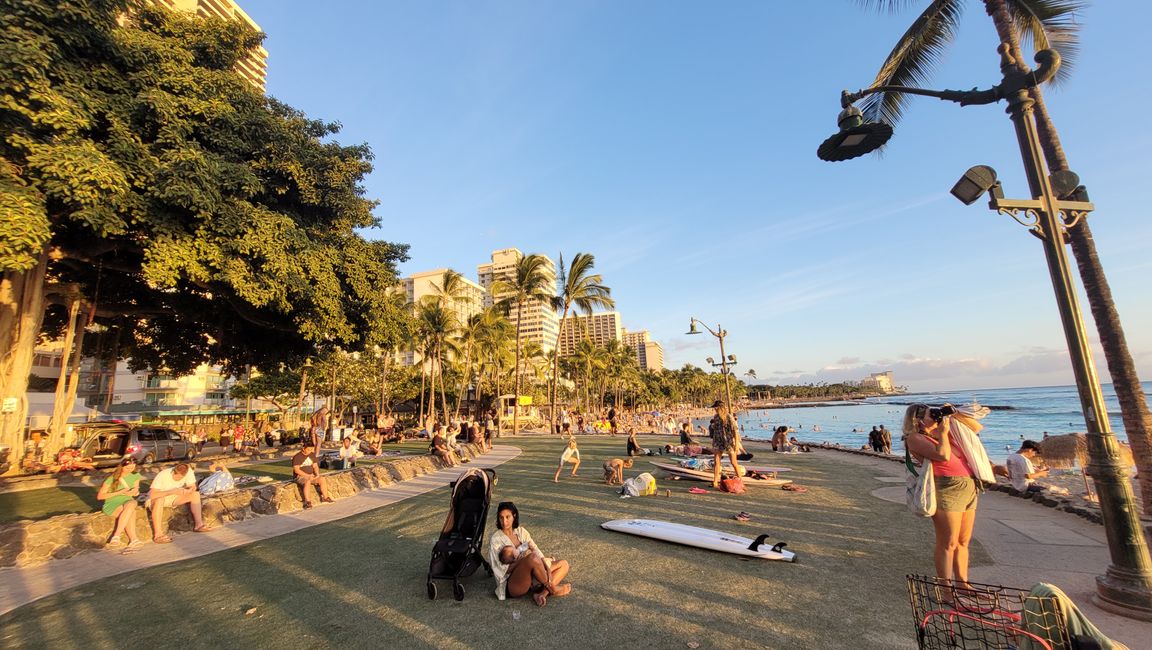 At 'Carefree Beach' – Sans Souci-Kaimana Beach Park