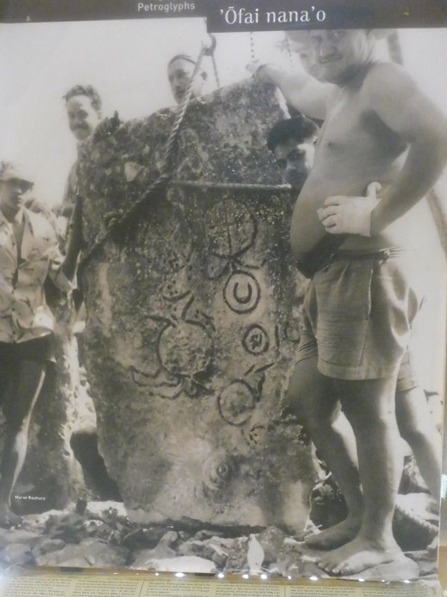 Marae mit Inschrift
