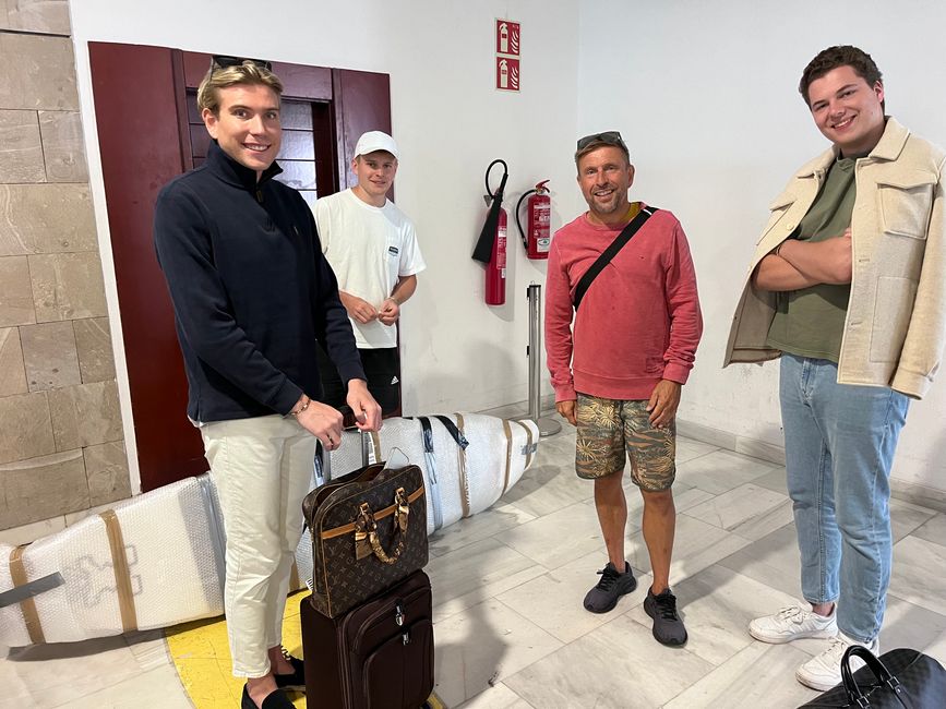 ...before Leon and Ben head home (with our surf gear)