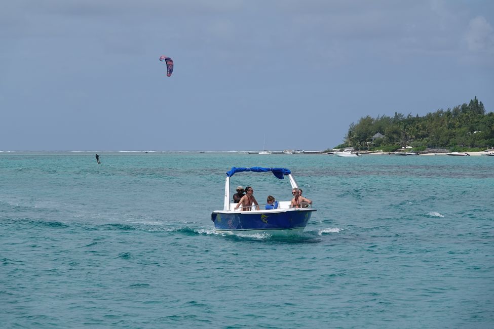 Con el catamarán ....