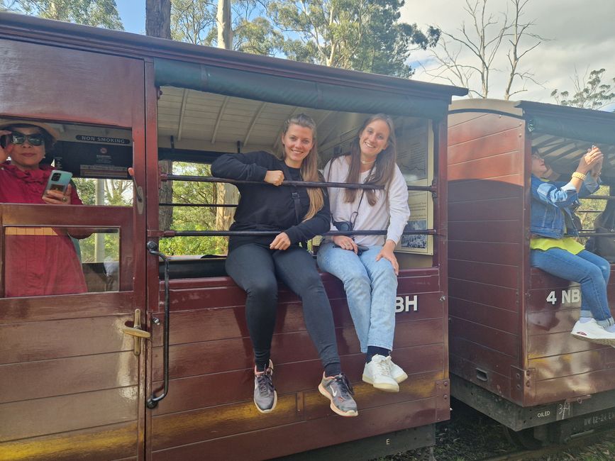 Nosotros en el tren de vapor Puffing Billy