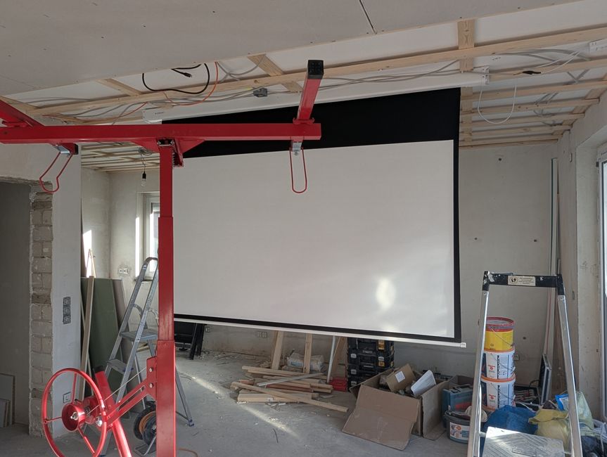 Leinwand hängt und läuft!