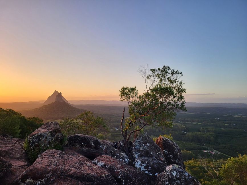 Sonnenuntergang in den Glasshouse Mountains