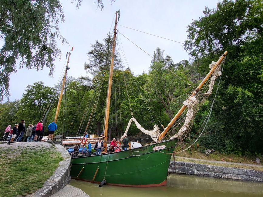 Segelschiff in der Schleuse