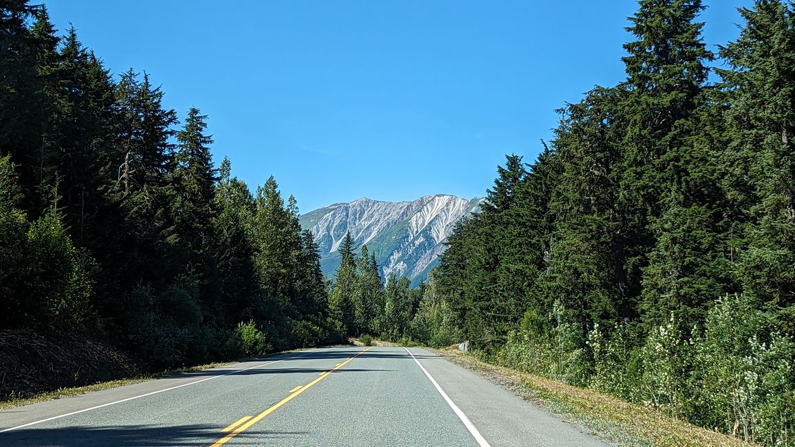 Tag 27: Bärenshow & fantastische Bergwelten - zurück nach Yukon/Kanada