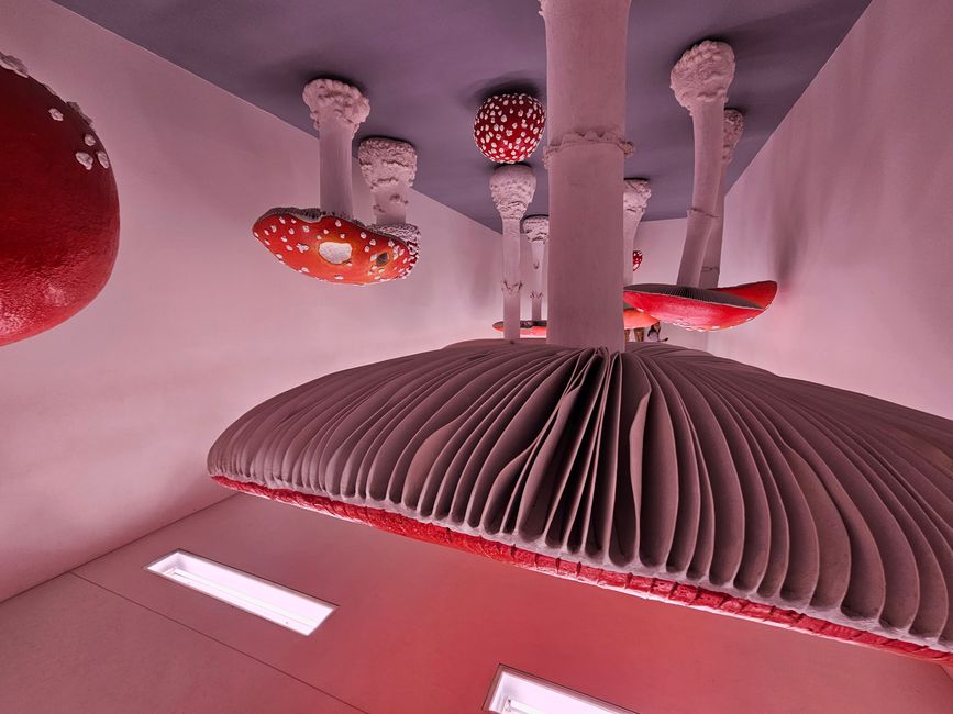 Carsten Höllers “Upside Down Mushroom Room”