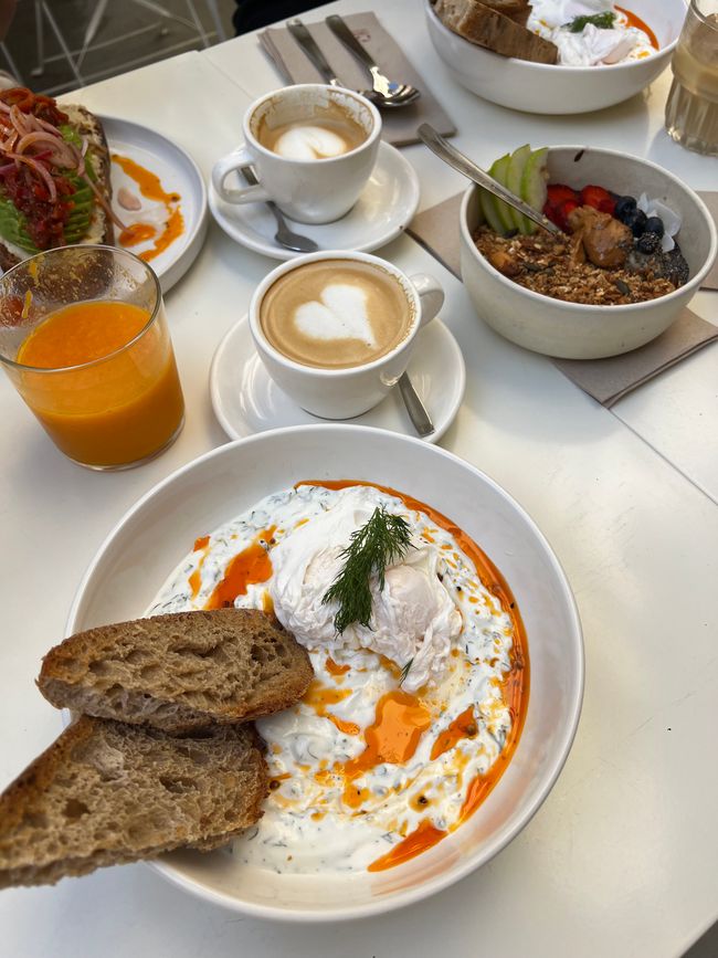 BACAN coffee & brunch