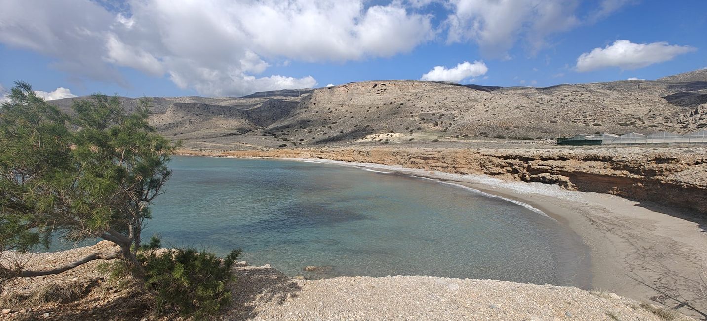 Blick von der Klippe zum Strand