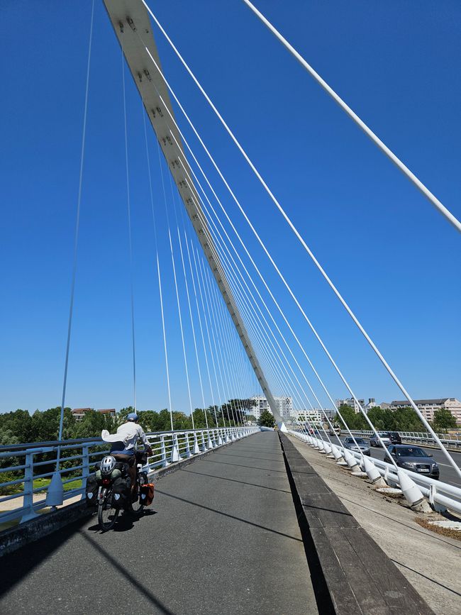 Pont de l'Europe: Rad- und Fußgängerbrücke in Orléons