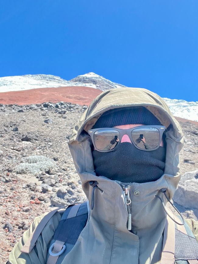 Cotopaxi con un escursionista