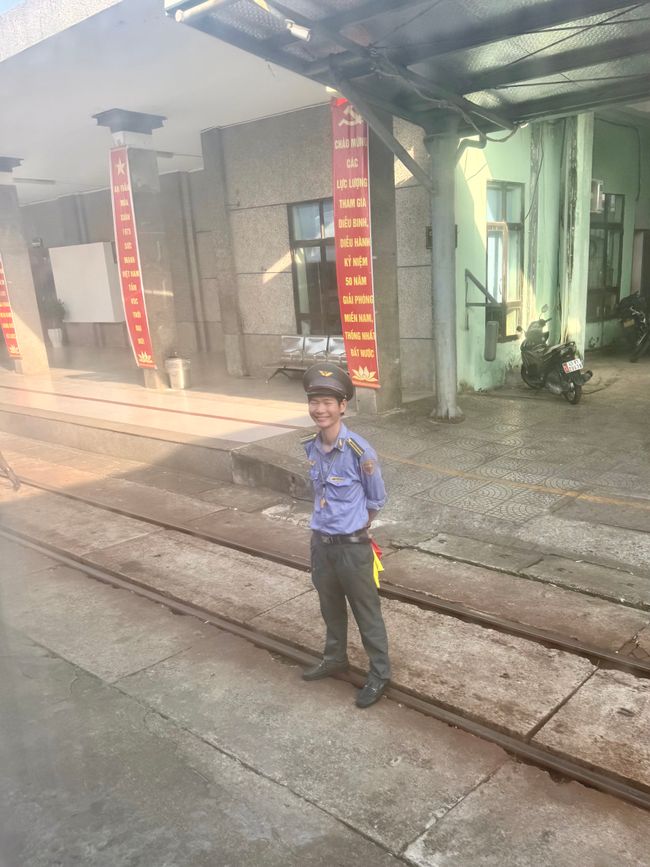在岘港火车站的候车室