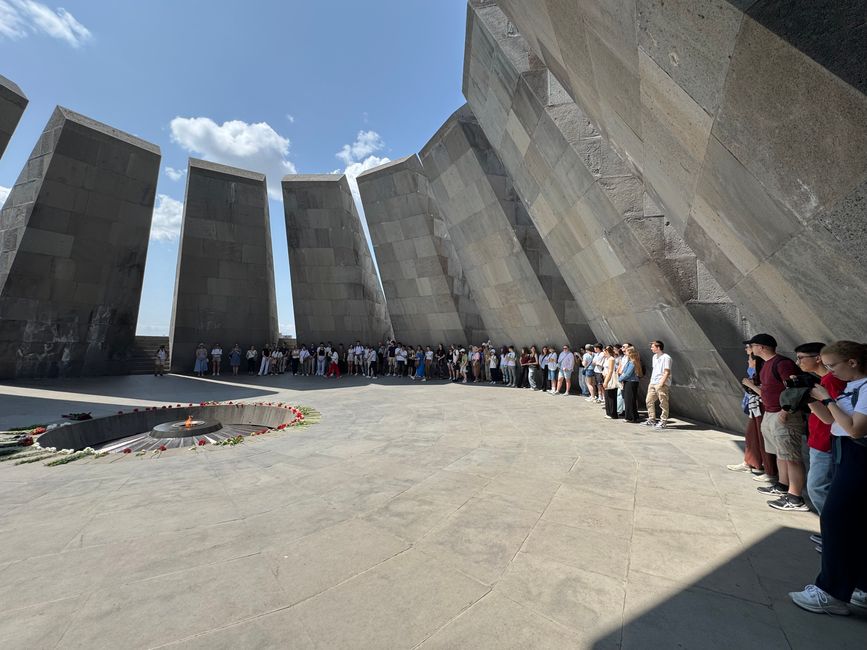 Armenien Tag 2 - Gedenken in Tsitsernakaberd