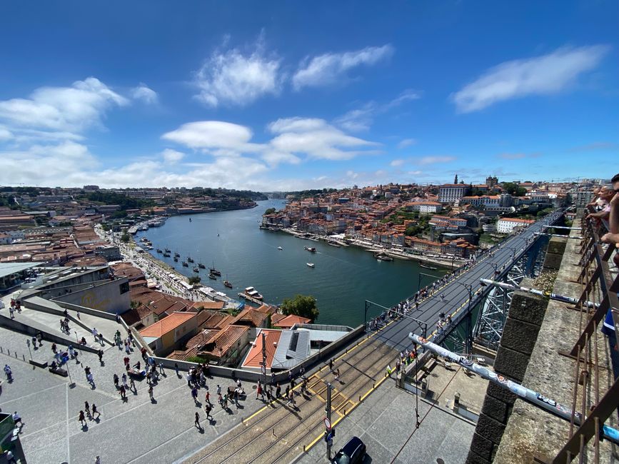 Porto: Vista desde el Miradouro da Serra do Pilar sobre el puente y la ciudad