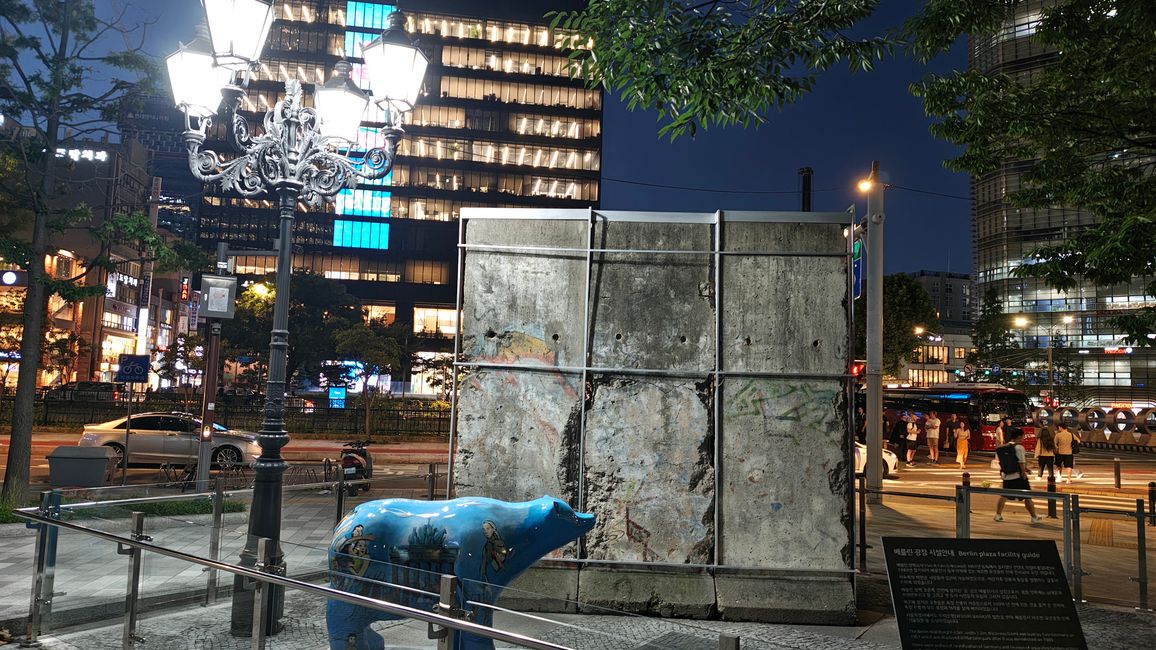 Berliner Bär und Berliner Mauer