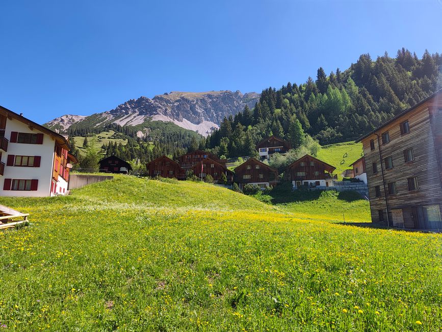 Liechtenstein - was für Aussichten und Berge🐶😃