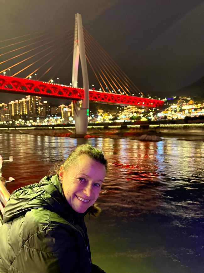 With the Bullet Trains 🚅
CHINA 🇨🇳 & JAPAN 🇯🇵 Discovering      
Part 3: Chongqing