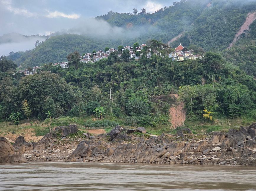 Auf dem Mekong von Luang Prabang nach Ban Houayxay