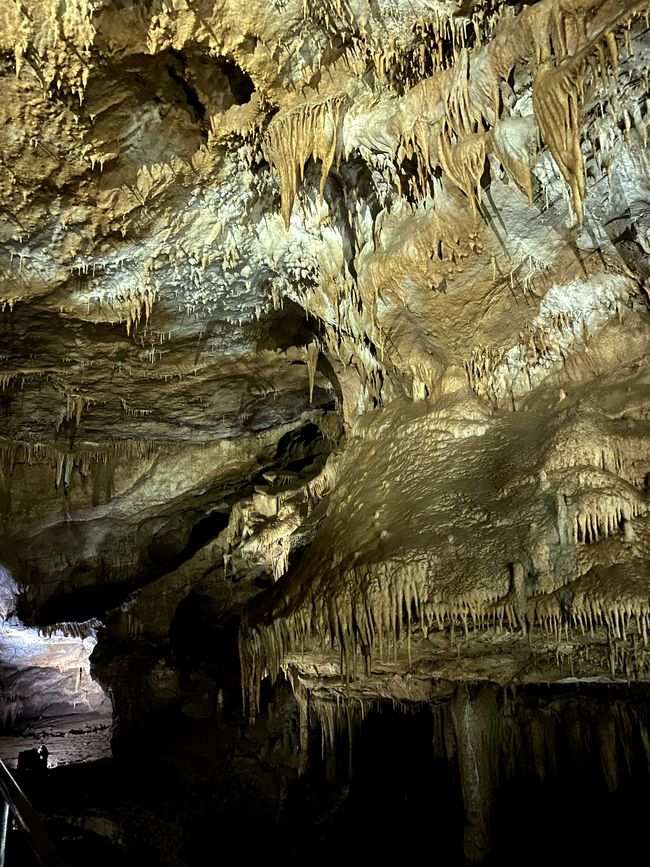 Tropfsteinhöhlenbesichtigung in Georgien - Prometheus Cave