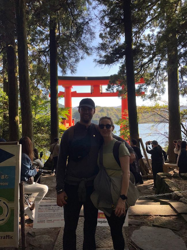 Schrein am Lake Ashi - Gondelfahrt zum Vulkan