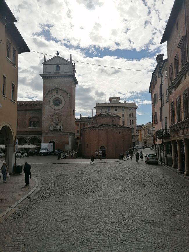 Rotanda di San Lorenzo am Piazza delle Erbe