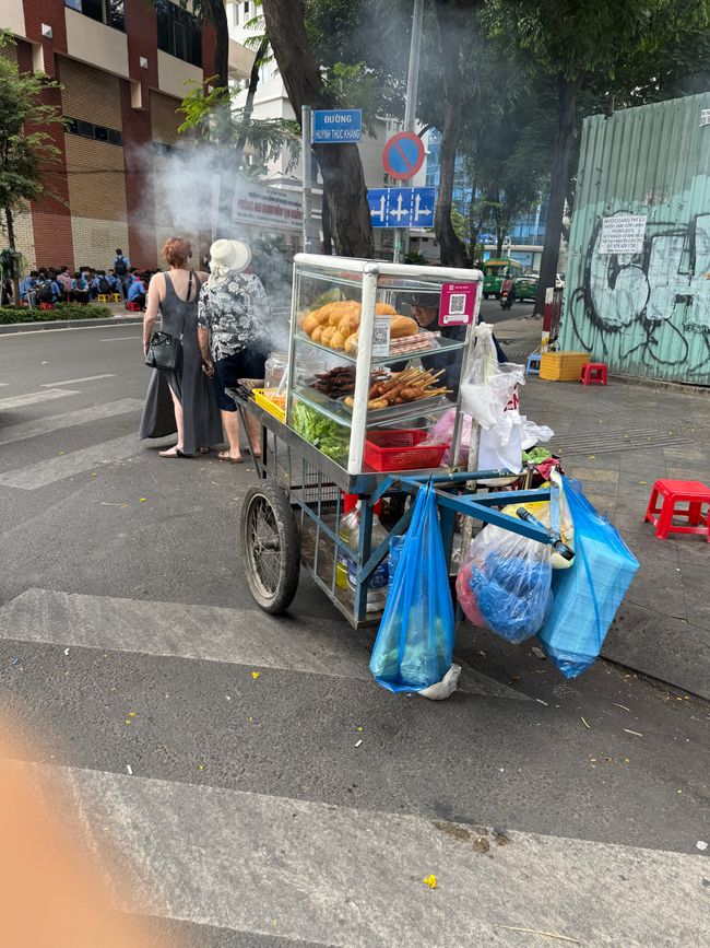 Brød og kyllingespyd bl.a.