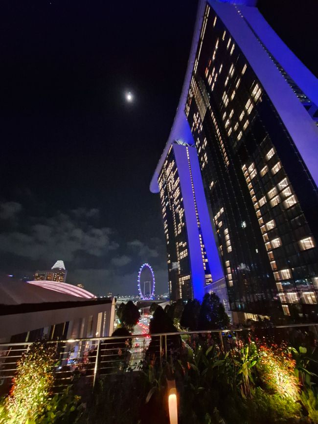 Weg nach Hause über und durch die Marina Bay Sands