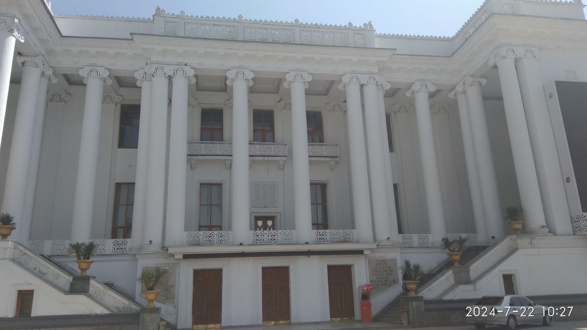 Oper, Dushanbe