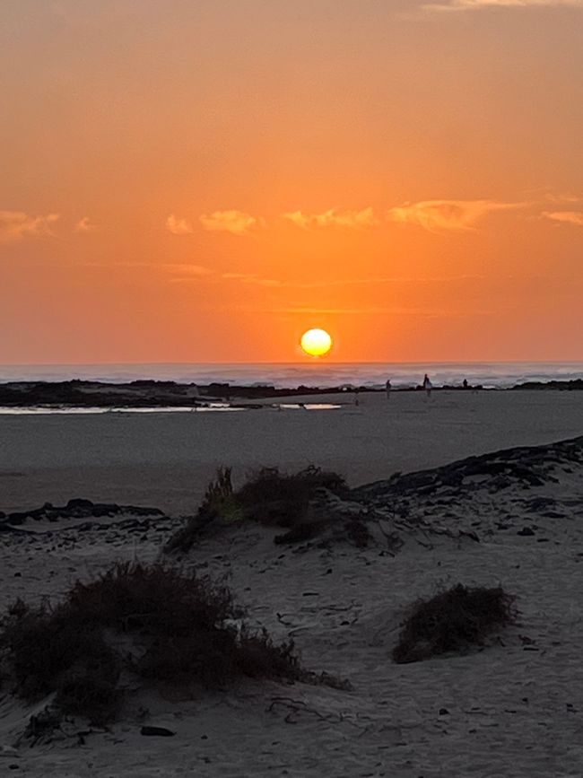 Back in El Cotillo - the view from our 'front door' at the homespot couldn't be better!
