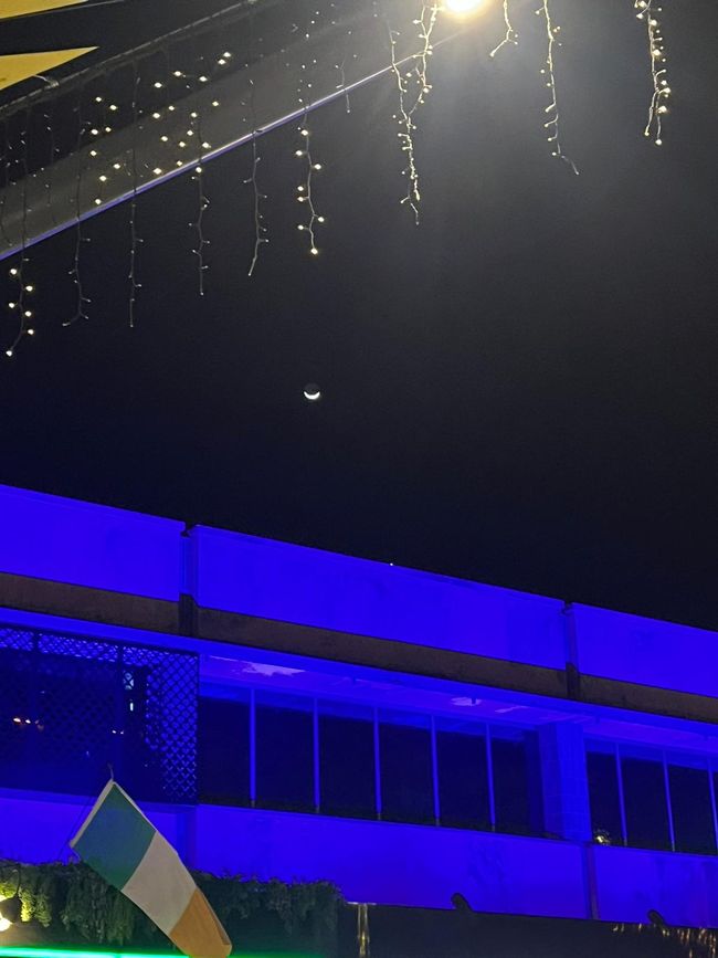 So sieht der Mond von hier aus.