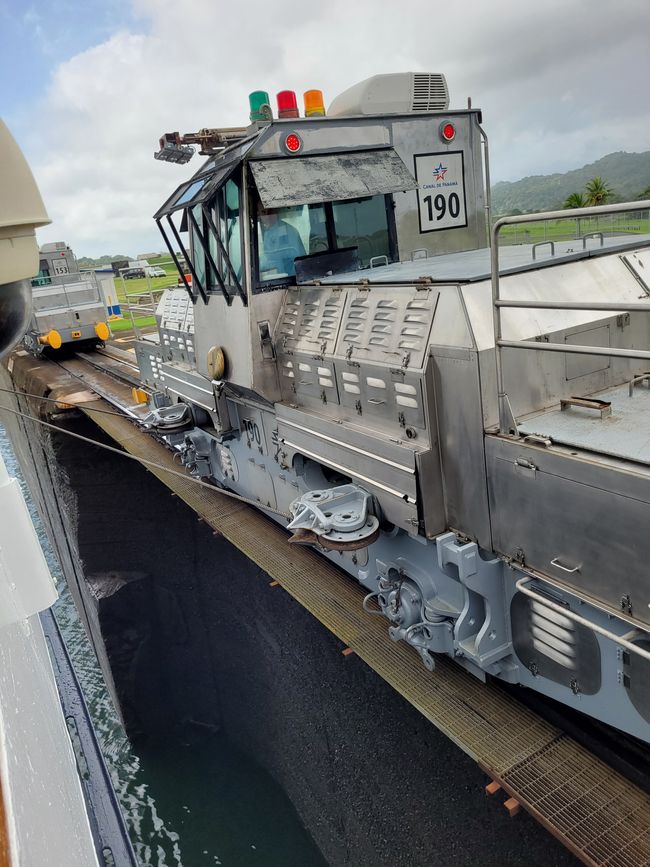 Day 41 of 175: Around the world cruise - Day passage through the Panama Canal