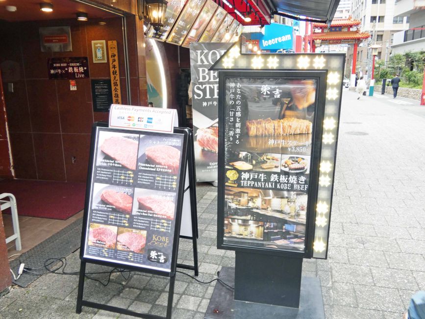 Kōbe-Beef wird an jeder Ecke angepriesen
